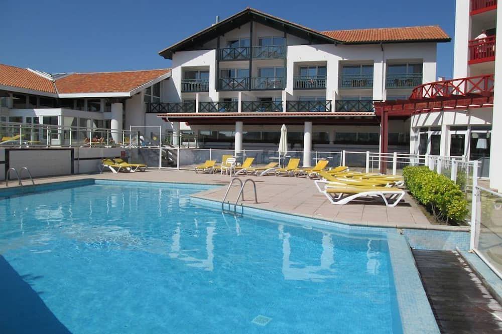 Entire apartment, Beach Studio Superb Terrace facing the marina conveniently placed parking in Hendaye, Bayonne region