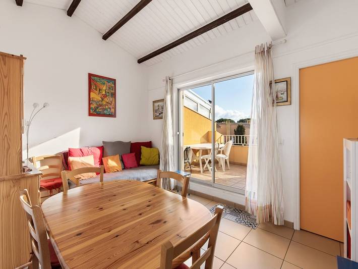 Gîte pour 4 personnes, avec terrasse, adapté aux familles dans Plage de La Roquille