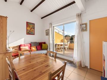 Gîte pour 4 personnes, avec terrasse, adapté aux familles dans Plage de La Roquille