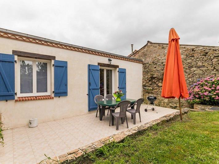 Gîte pour 5 personnes, avec Terrasse et Jardin à Rouans