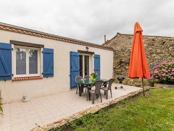 Gîte pour 5 personnes, avec jardin à Rouans