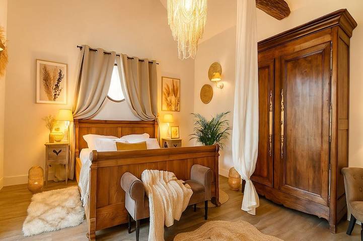 Gîte pour 4 personnes, avec Jacuzzi et Terrasse ainsi que Jardin et Piscine