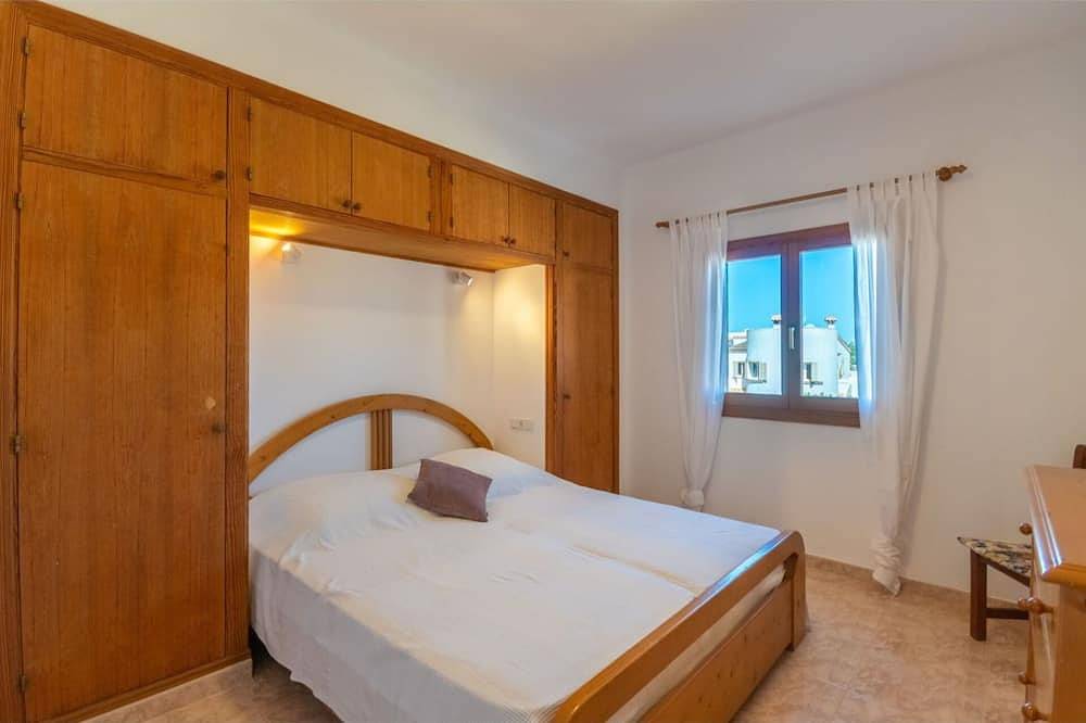 Entire apartment, Cosy apartment for 4 people with A/C, Wifi, pool, Tv, terrace and parking in Cala Santanyí, Santanyí