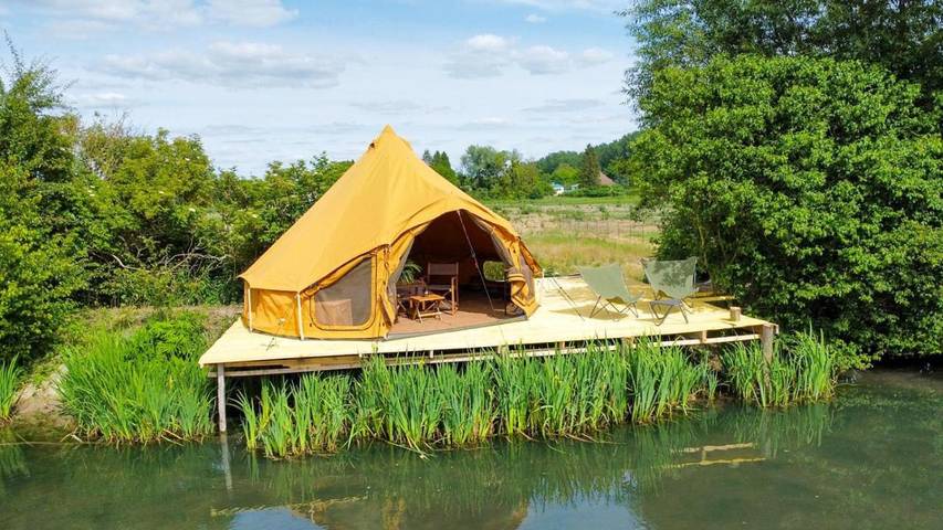 Gîte pour 2 personnes, avec Terrasse et Jardin ainsi que Vue et Vue sur le lac à Brienon-sur-Armançon