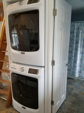 Cabin for 6 Guests in Newport East, Rhode Island, Picture 2