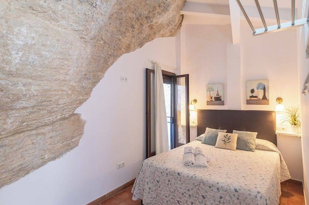 Bajo la Roca Setenil de las Bodegas by Ruralidays in Setenil de las Bodegas, White Villages