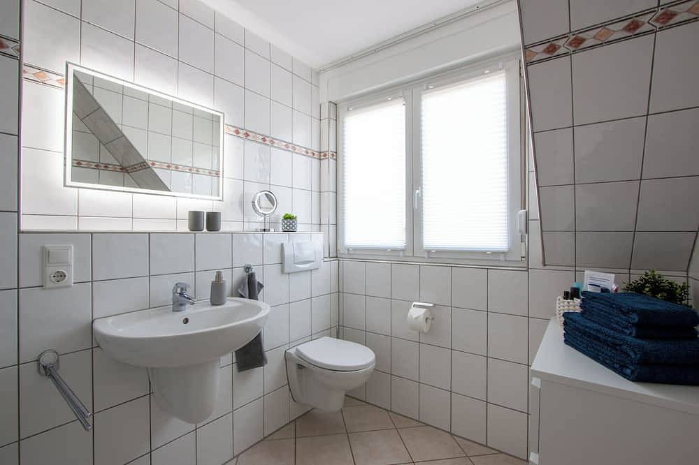Ganze Wohnung, Zentrale, stilvolle und moderne Fewo im Grünen, mit Balkon und Boxspringbetten in Körbecke, Möhnesee