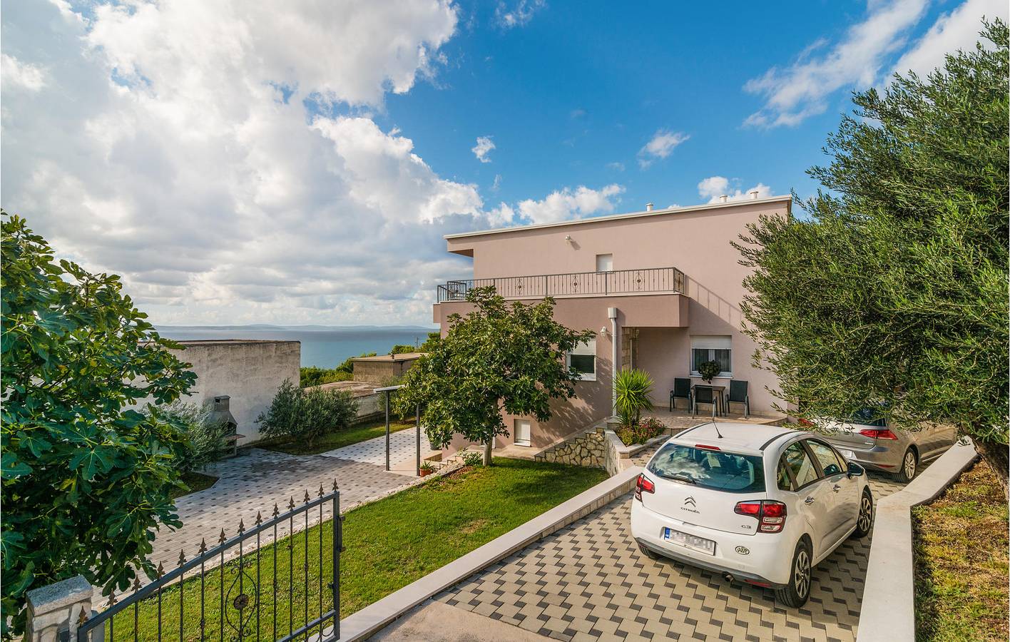 Ganze Ferienwohnung, Ferienwohnung für 8 Personen mit Terrasse in Dugi Rat, Split-Dalmatien
