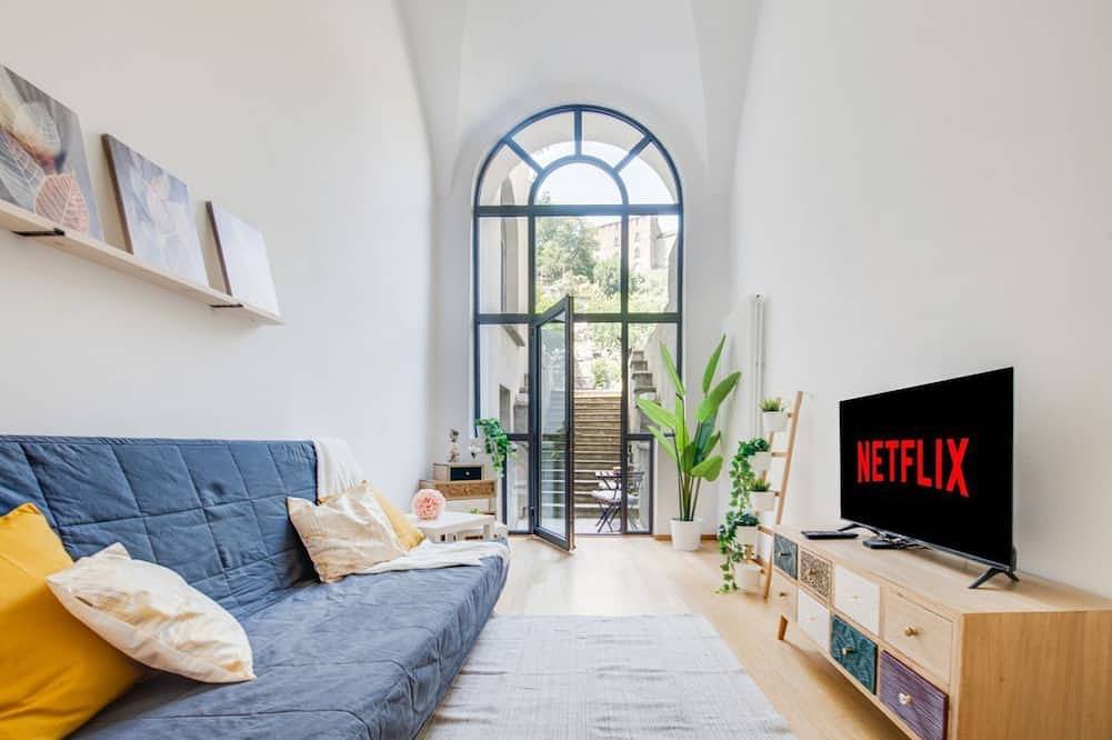 Ganze Wohnung, Diese Wohnung, die in einem restaurierten ehemaligen Kloster im Herzen von Bellinzona liegt, bietet 6 Schlafplätze, kostenloses Wlan, aktives Netflix und alles, was Sie für einen unvergesslichen Urlaub benötigen.Die Wohnung verfügt über einen hellen in Bellinzona, Lepontinische Alpen