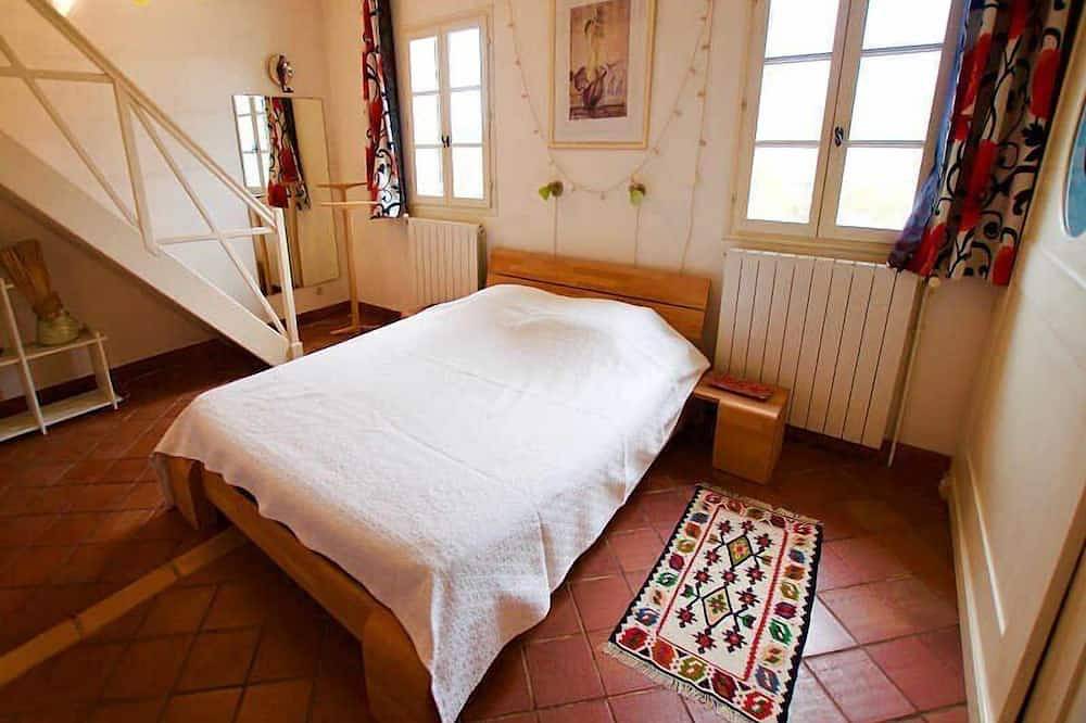 Vacation home in the Luberon in the heart of nature, private pool. in Saint-Martin-de-Castillon, Regionaler Naturpark Luberon