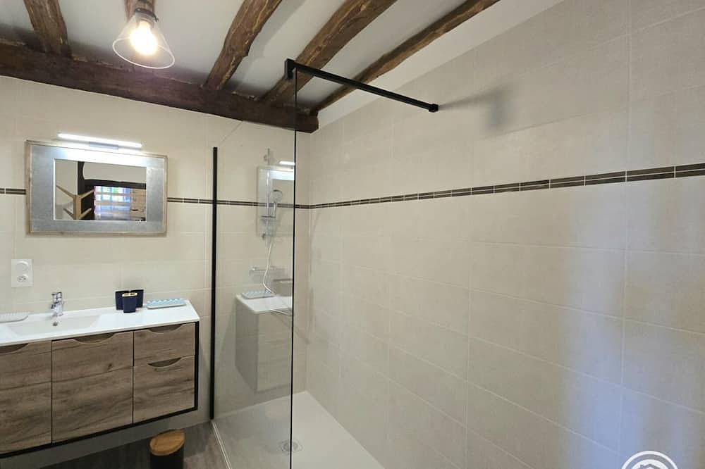 Beautiful house with private pool, Wi-Fi, and pets allowed in Biron, Périgord Pourpre