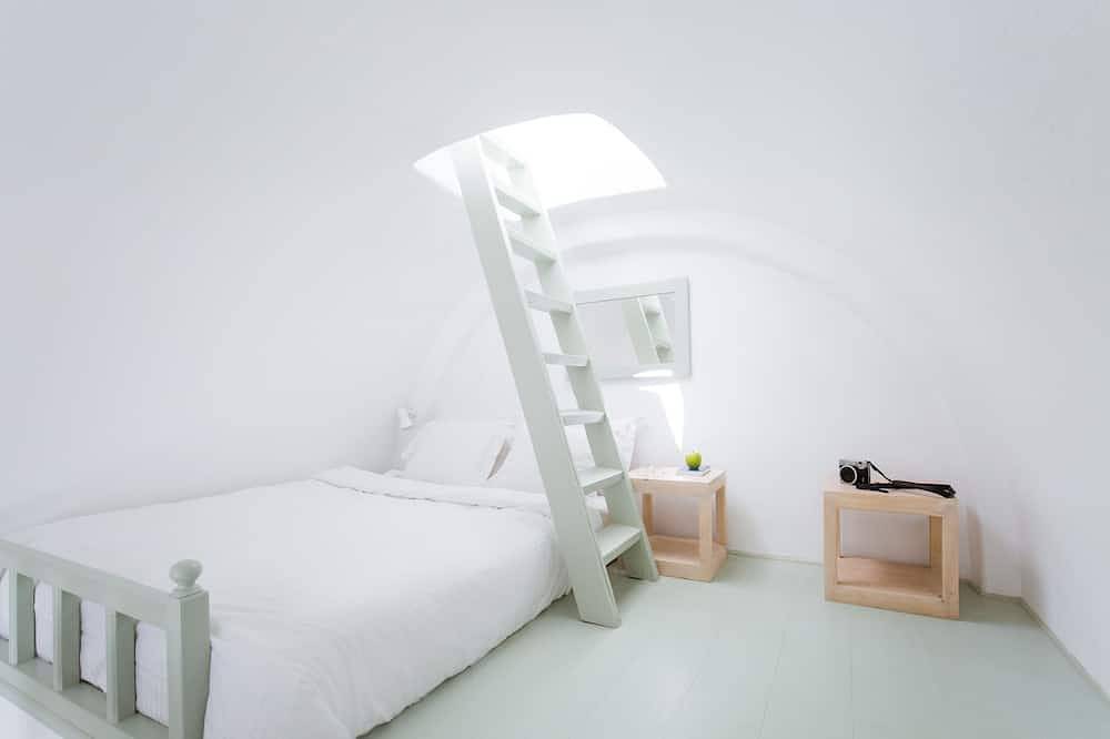 Armeni Beach Nest - with private boat service! in Oia, Santorin