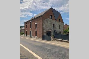 Gîte pour 8 personnes, avec vue et terrasse à Onhaye