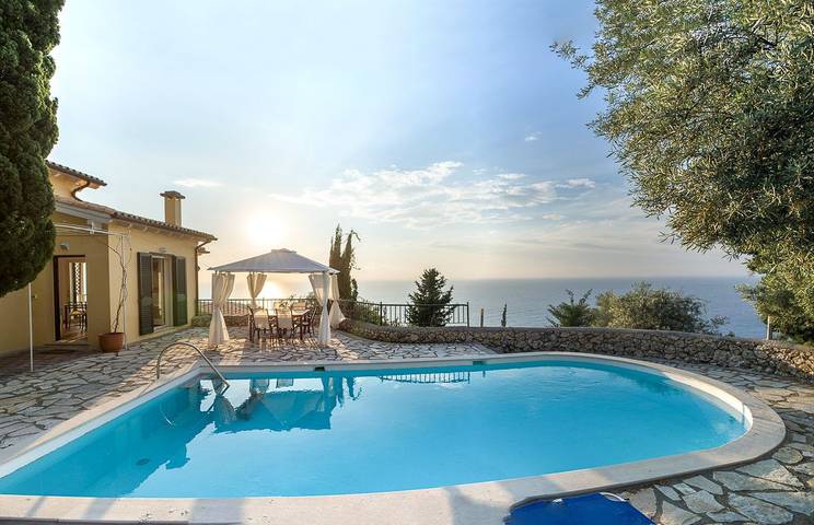Villa für 6 Personen, mit Balkon und Terrasse sowie Pool