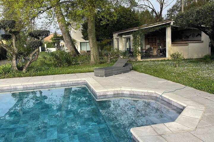 Maison de vacances pour 2 personnes, avec jardin ainsi que piscine et terrasse à Le Thor