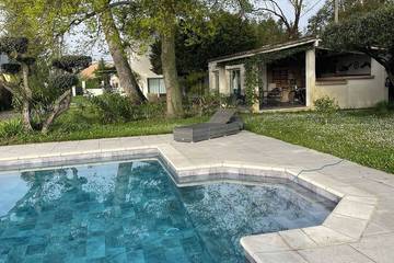 Cottage pour 2 personnes, avec piscine ainsi que terrasse et jardin à Le Thor