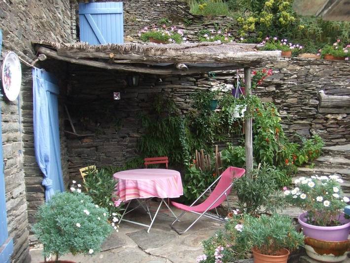 Location de vacances pour 3 personnes, avec terrasse ainsi que jardin et vue, animaux acceptés à Saint-Germain-de-Calberte - 2