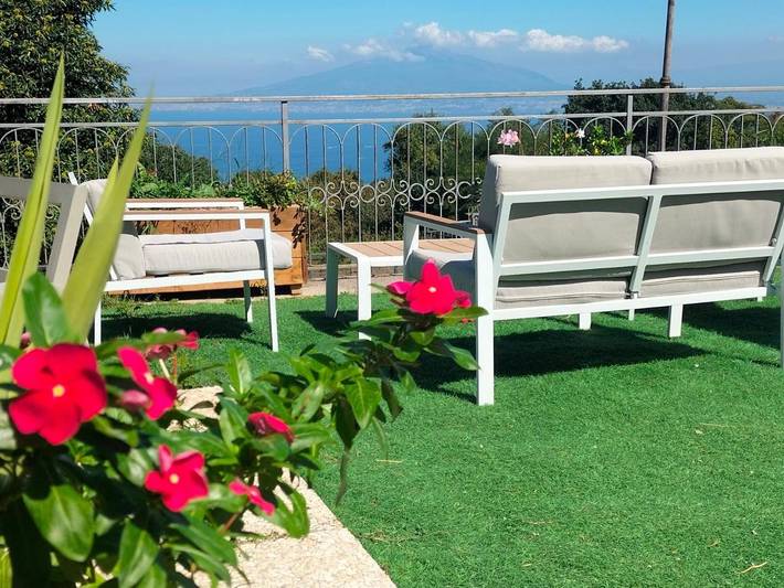 Casa vacanza per 7 persone, con Terrazza e Giardino nonché Piscina e Panorama a Sant'Agata sui Due Golfi