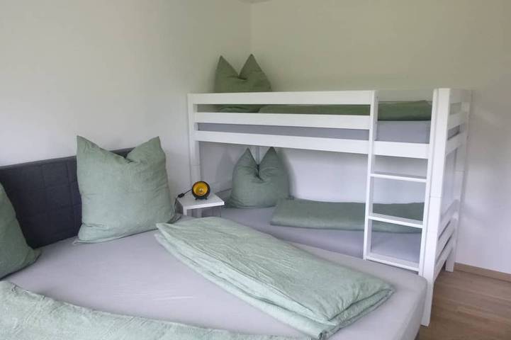 Ganze Wohnung, Coole Ferienwohnung für 2-4 Personen in Krauchenwies, direkte Nähe zum Badesee. in Krauchenwies, Region Bodensee-Oberschwaben