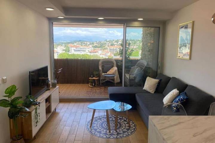 Gîte pour 4 personnes, avec vue et terrasse dans Office De Tourisme Cannes La Bocca