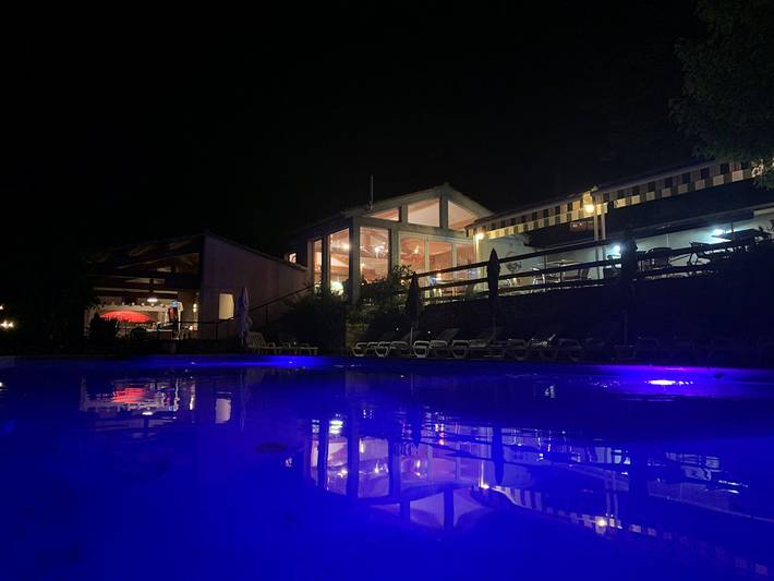 Gîte pour 20 personnes, avec jacuzzi et terrasse ainsi que jardin et piscine en Rhône-Alpes - 2