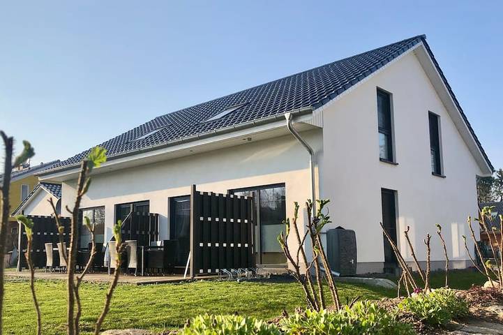 Ferienhaus für 12 Personen, mit Sauna und Garten in Wiek