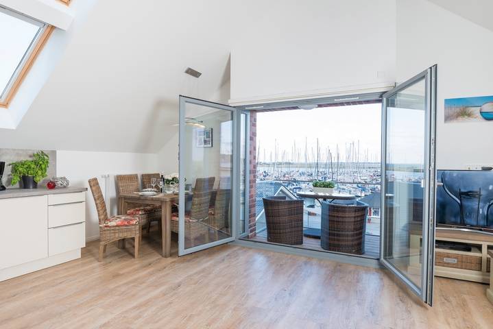 Ferienwohnung für 4 Personen, mit Balkon und Seeblick sowie Sauna und Ausblick, mit Haustier - 1