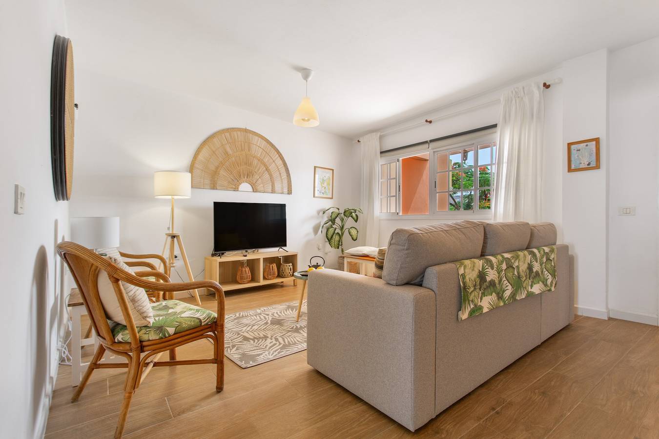 Appartement entier, Vacances 'Nomad Retreat' avec terrasse privée, jardin privé et Wi-Fi in Los Pozos, Puerto del Rosario