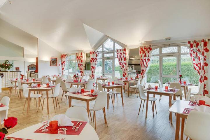 Hôtel pour 2 personnes, avec sauna ainsi que jardin et jacuzzi dans Saint-Quentin en Yvelines - 2