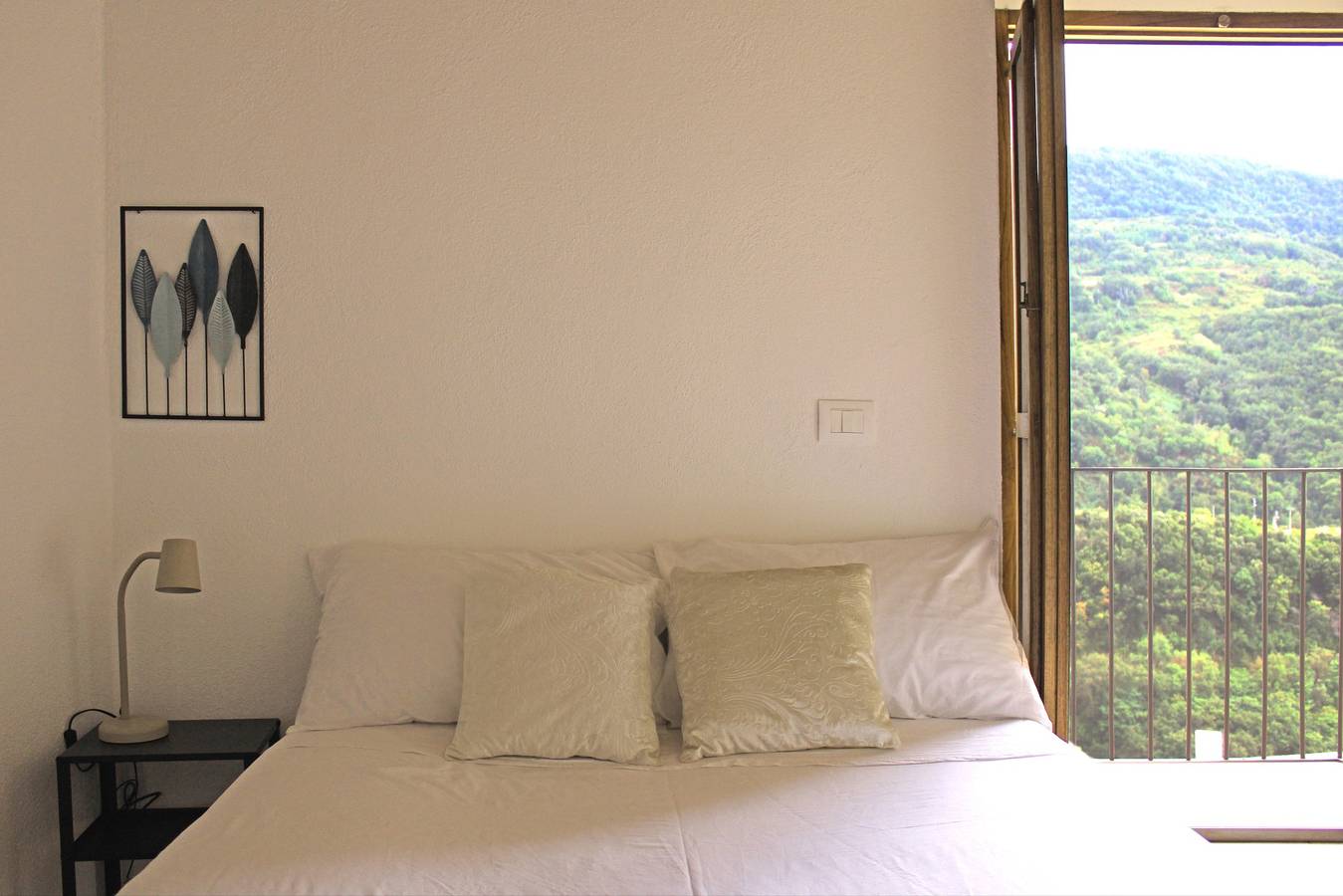 Entire apartment, Lumiravista - Alto: Maisonette with Panoramic Views in Historic Sangineto in Sangineto, Cosenza Province