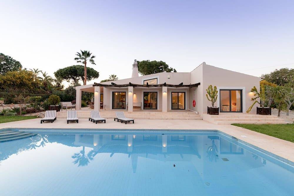 Vivenda V4 - Ideal para famílias, com piscina e jardim privado em area sossegada in Albufeira, Distrito de Faro