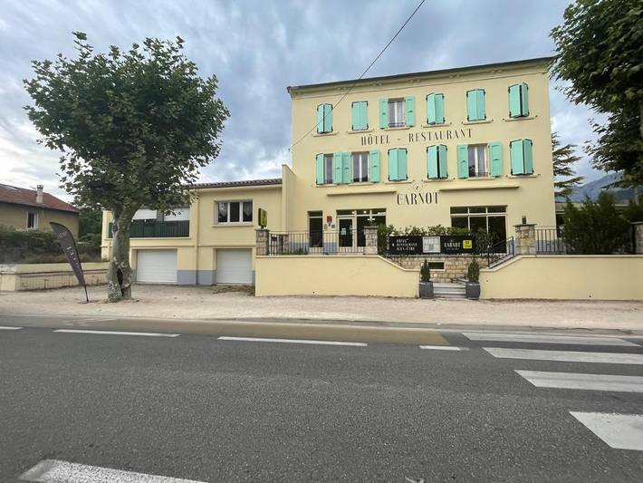 Hôtel pour 4 personnes, avec Terrasse ainsi que Jardin et Vue à Die