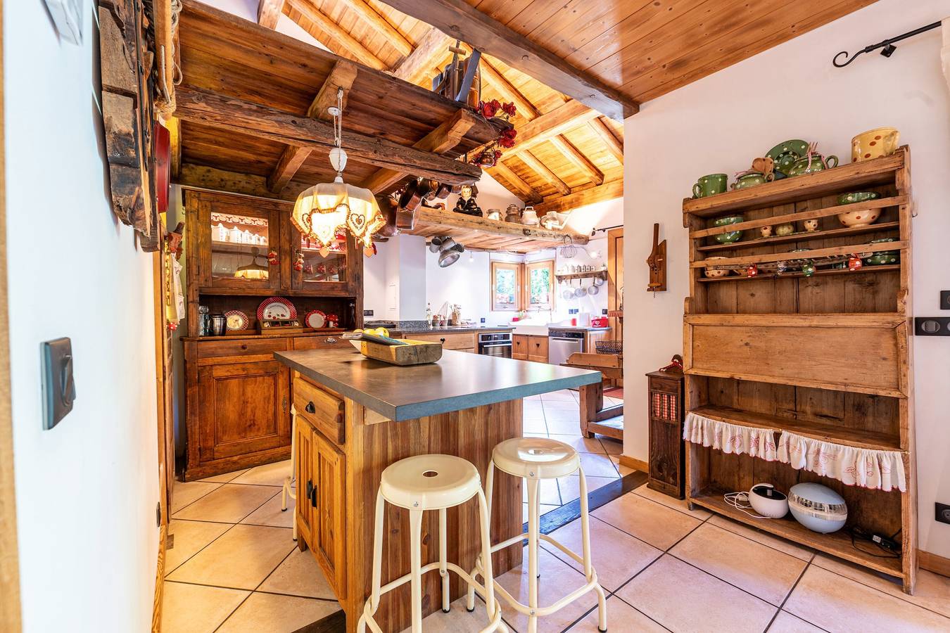 Chalet 'Le Courti' con vistas a la montaña, terraza privada y Wi-Fi in Sainte-Foy-Tarentaise, Macizo del Ruitor