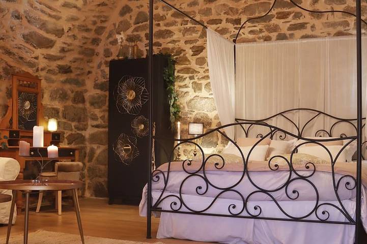 Gîte pour 2 personnes, avec piscine ainsi que jardin et terrasse à Entraygues-sur-Truyère - 2