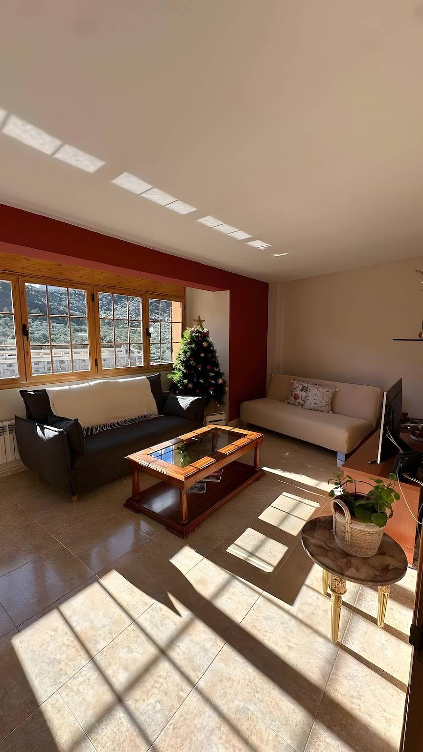 Entire apartment, Apartment 'Ca La Cabrera' with Mountain Views, Private Terrace and Wi-Fi in Alfara de Carles, Massis dels Ports