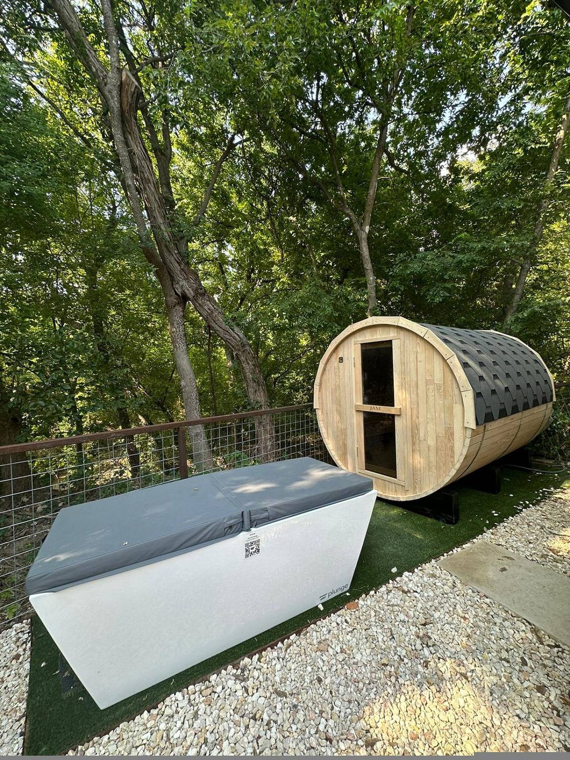 Wellness Retreat, Cold Plunge, Sauna, & Greenbelt in Austin, Condado de Travis