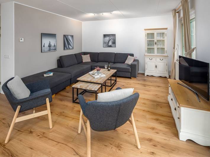 Villa voor 6 personen, met zwembad en tuin in Kamperland