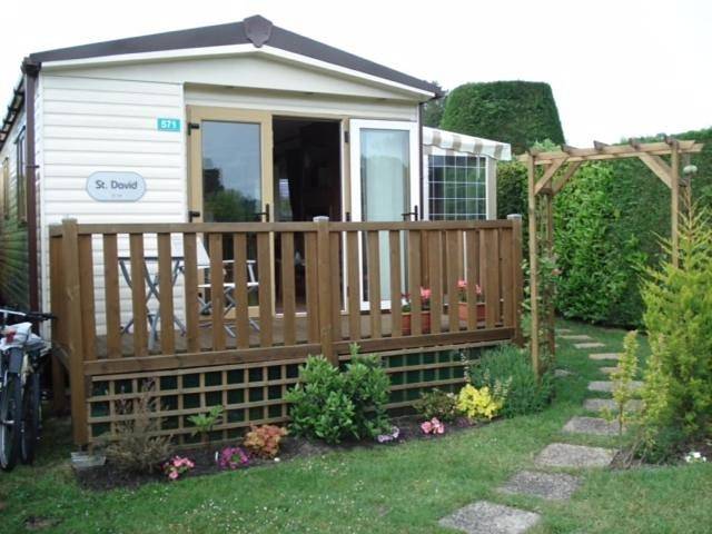 Parc de vacances pour 4 personnes, avec jardin et jacuzzi ainsi que piscine et bassin pour enfant en Charente-Maritime