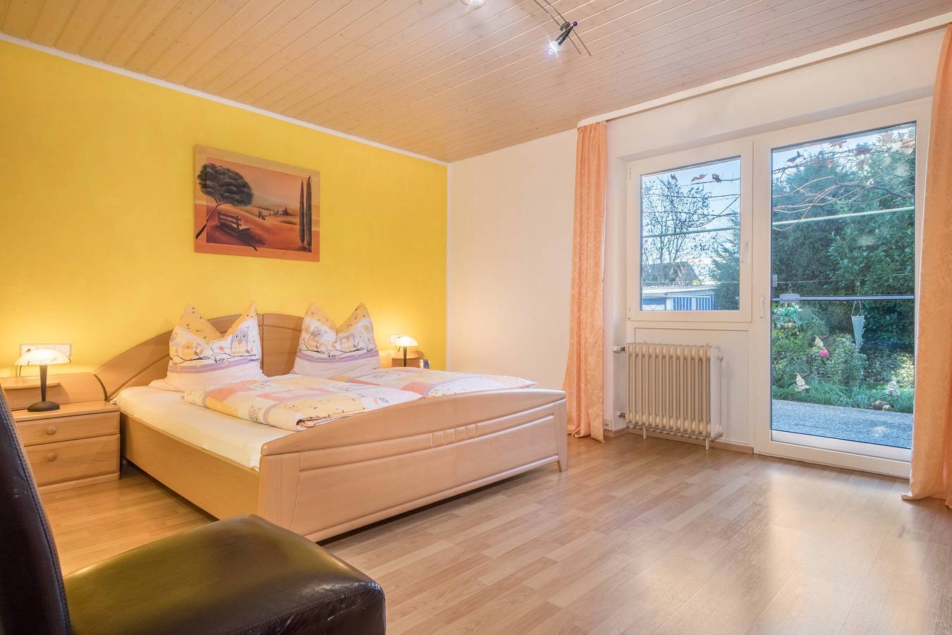 Ganze Wohnung, Ferienwohnung 'Sonnenschein' mit Terrasse, Gemeinschaftsgarten und Wlan in Langenargen, Region Bodensee-Oberschwaben