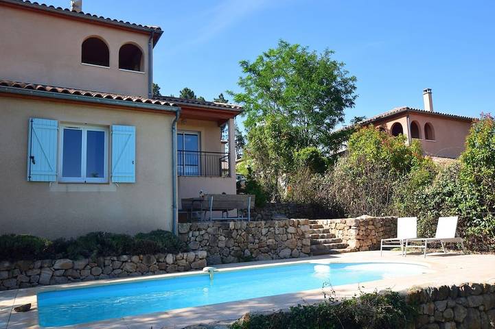 Villa per 6 persone, con terrazza in Joyeuse