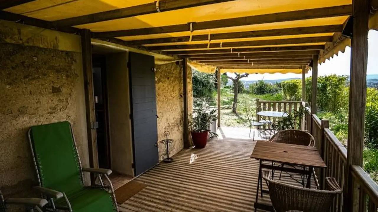 Ganze Ferienwohnung, Ferienwohnung für 5 Personen (50 m²) in La Tour in La Tour-d'Aigues, Regionaler Naturpark Luberon