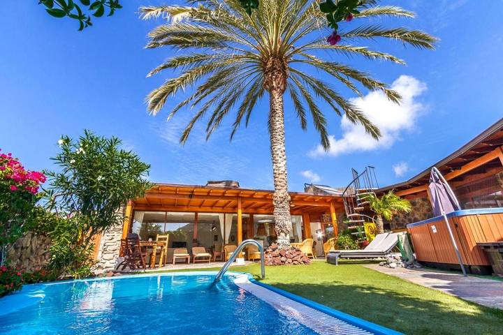 Villa voor 6 personen, with Whirlpool and Terras as well as Tuin and Zwembad in Pueblo de Tauro