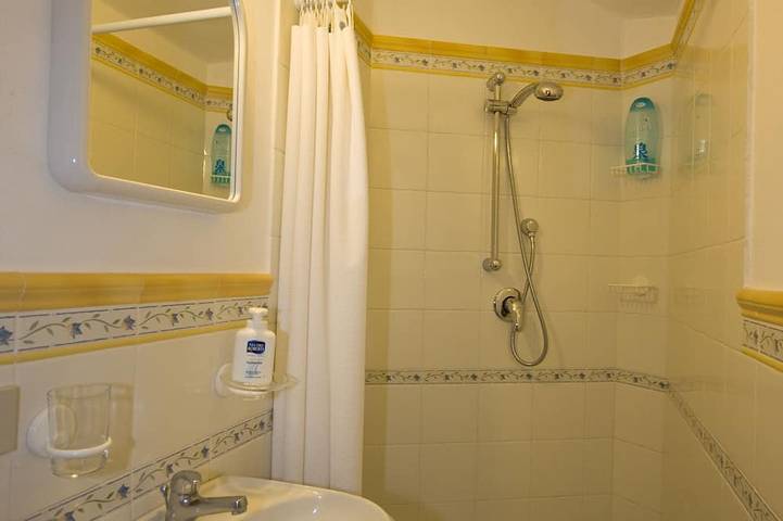 Moon Nest - Apartment in villa, 10 min from the sea private garden pool in Massarosa, Italienische Riviera