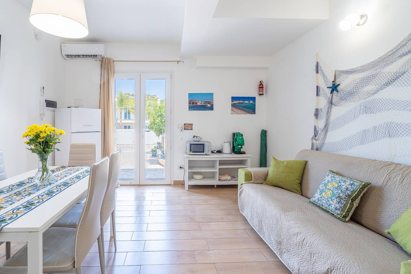 Appartamento intero, Appartamento 'Donna Di Coppe' con terrazza privata, Wi-Fi e aria condizionata in Spiaggia di Eloro, Lido di Noto