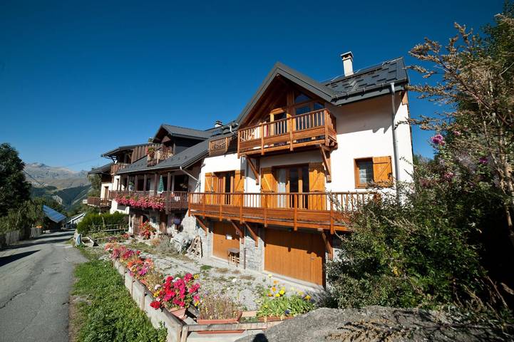 Gîte pour 12 personnes, avec Balcon et Terrasse à Albiez-Montrond