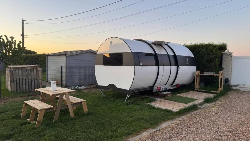 Camping pour 4 personnes, avec Terrasse ainsi que Jardin et Piscine