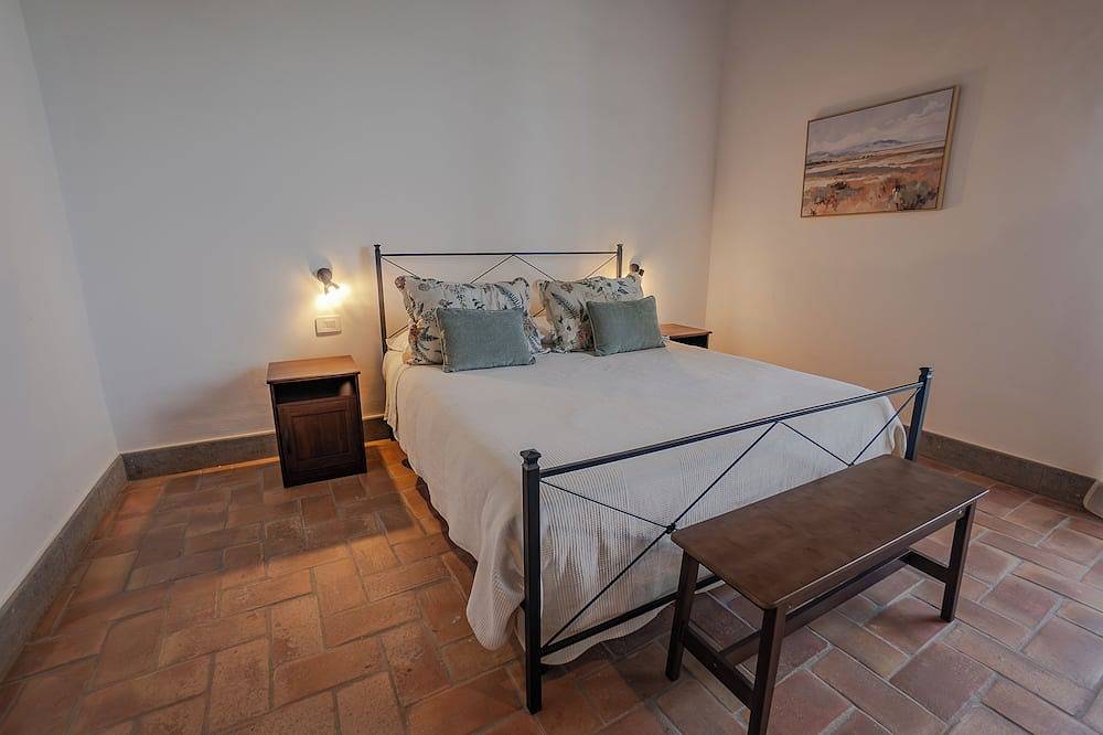 Historic farmhouse nestled in the Castelli Romani countryside in Velletri, Rom Provinz