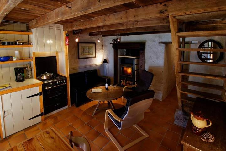 Location de vacances pour 5 personnes, avec terrasse et vue ainsi que piscine et jardin à Hautefage - 3