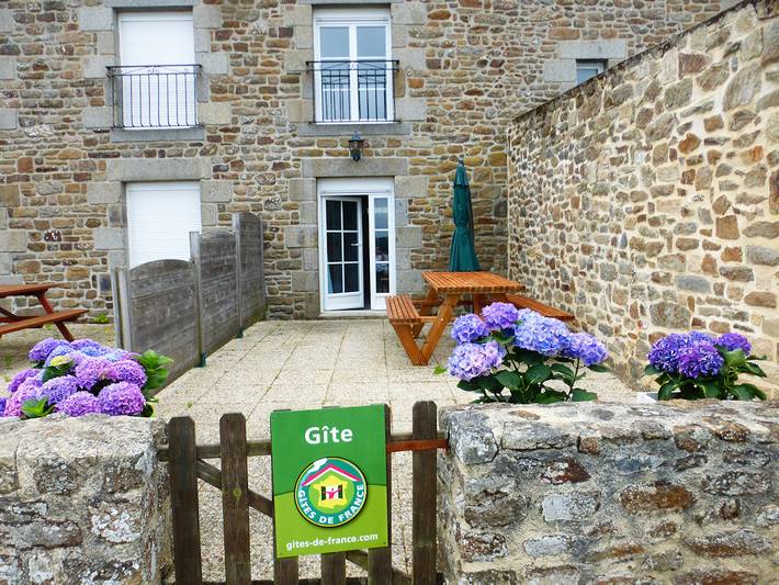 Gîte pour 4 personnes, avec terrasse et jardin à Pleudihen-sur-Rance - 2