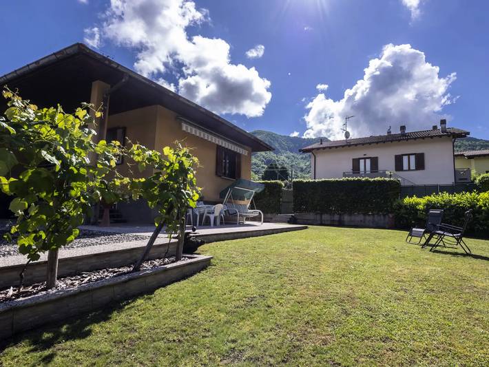 Location de vacances pour 4 personnes, avec jardin à Porto Valtravaglia - 2